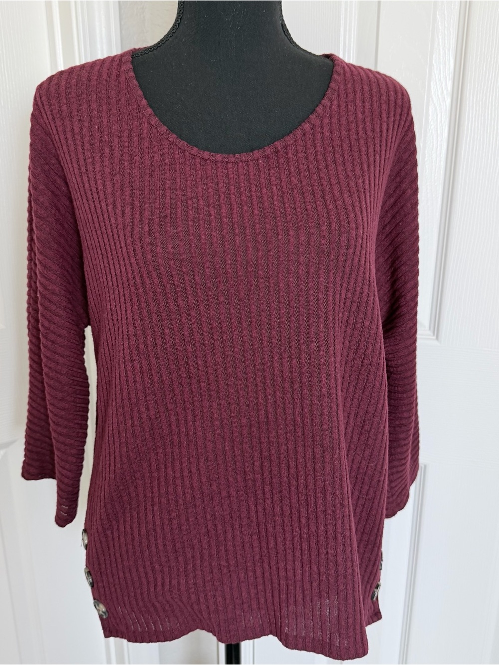 Burgundy Ribbed Knit Tunic Top w Side Button Accents Size L